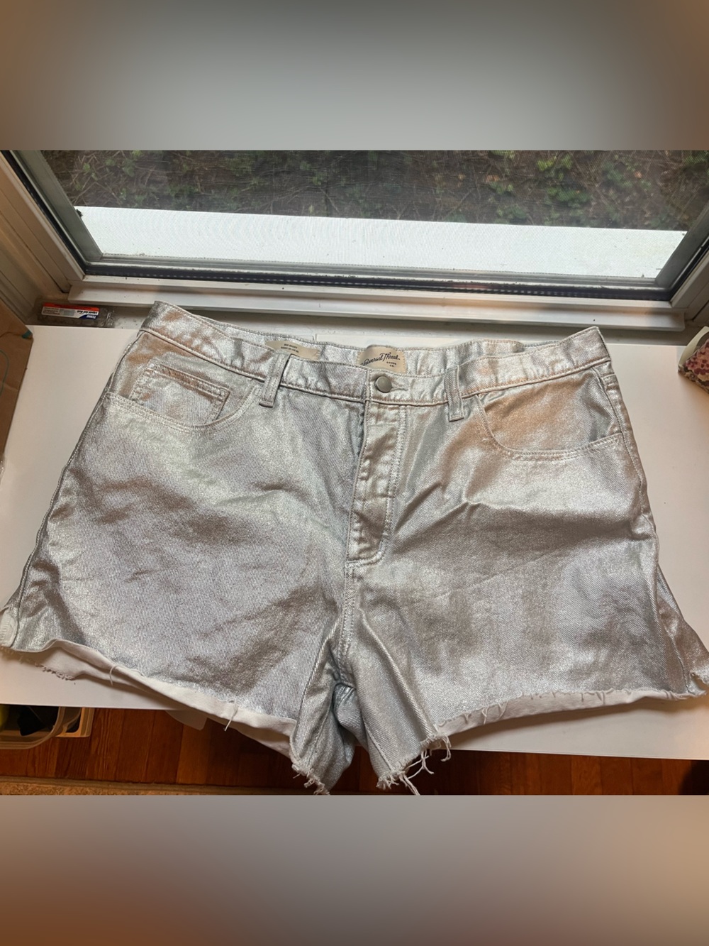 Metallic Silver Shimmer Millennium Cutoff Jean Shorts Size 14